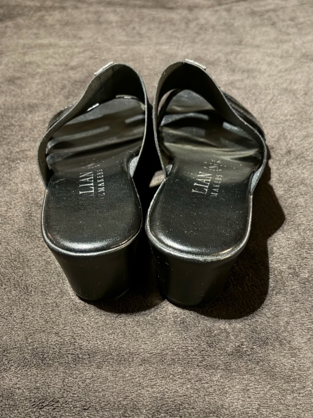 Lian Makers Black Patent Platform Pump Sandals - Picture 4 of 9